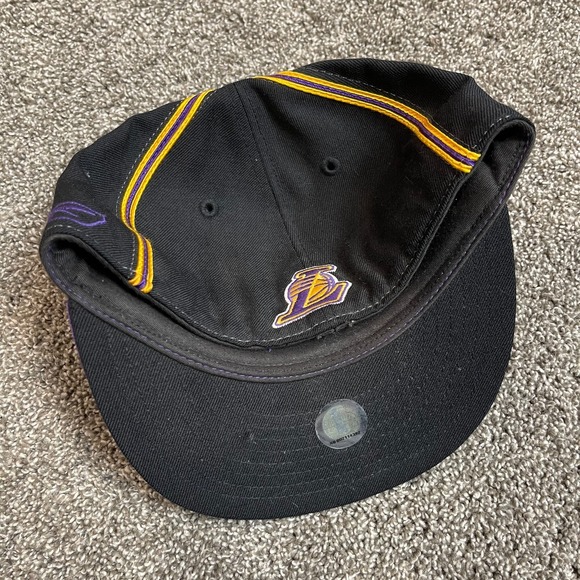 Lakers Fitted Purple‎ Yellow Hat Cap Y2K Vintage - Picture 2 of 5